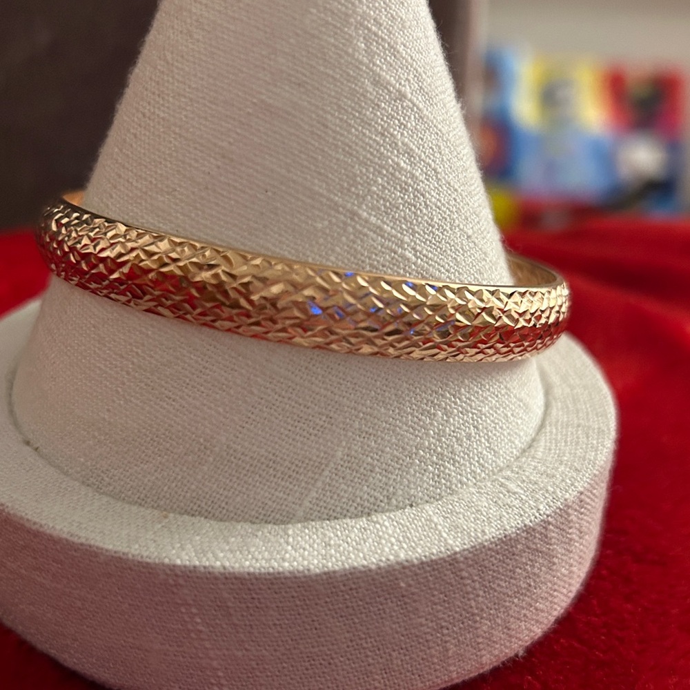 Rose gold diamond‎ cut bangle bracelet